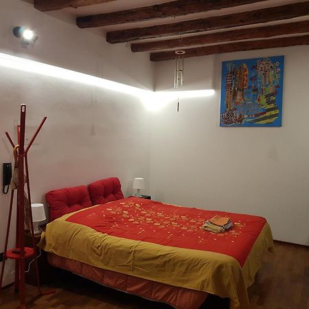 Monolocale Sui Tetti Di Bologna - Via Indipendenza Bolonha Exterior foto