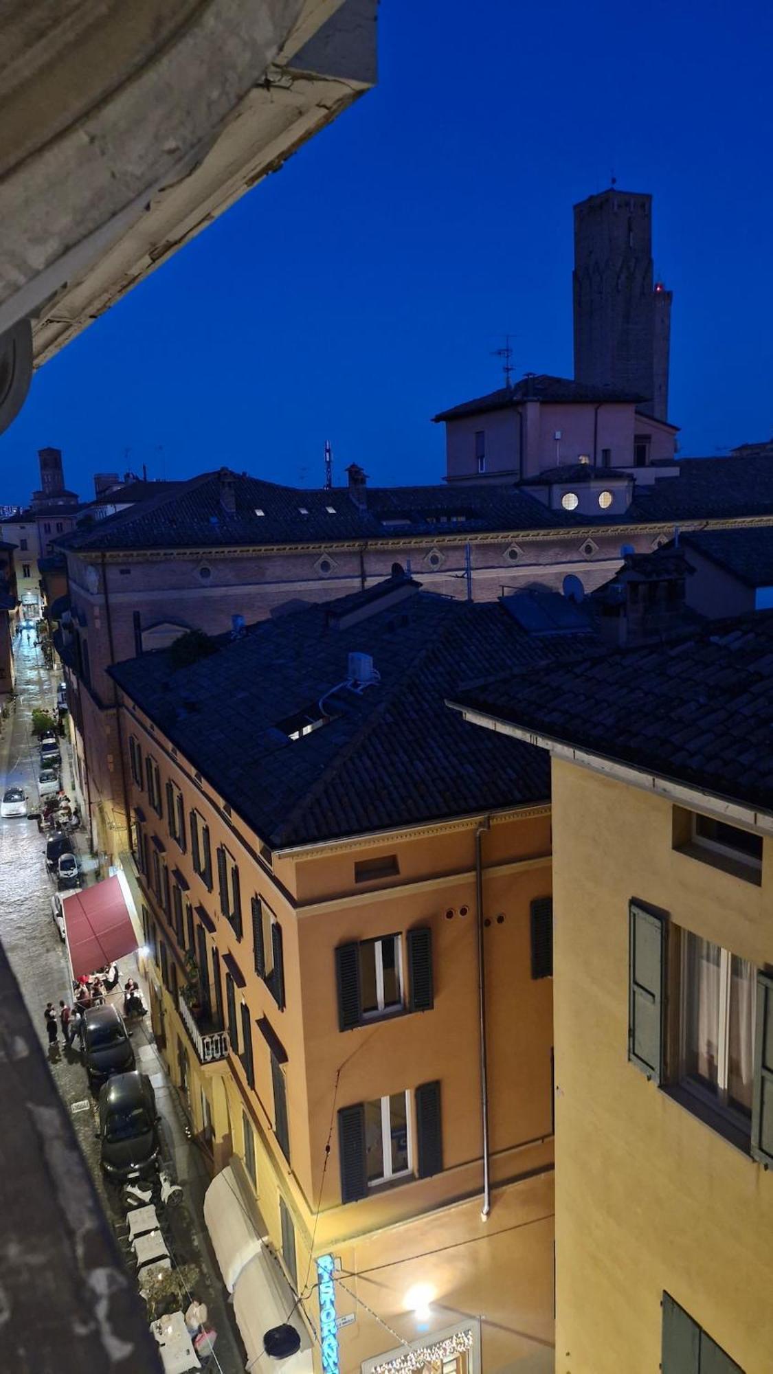 Monolocale Sui Tetti Di Bologna - Via Indipendenza Bolonha Exterior foto