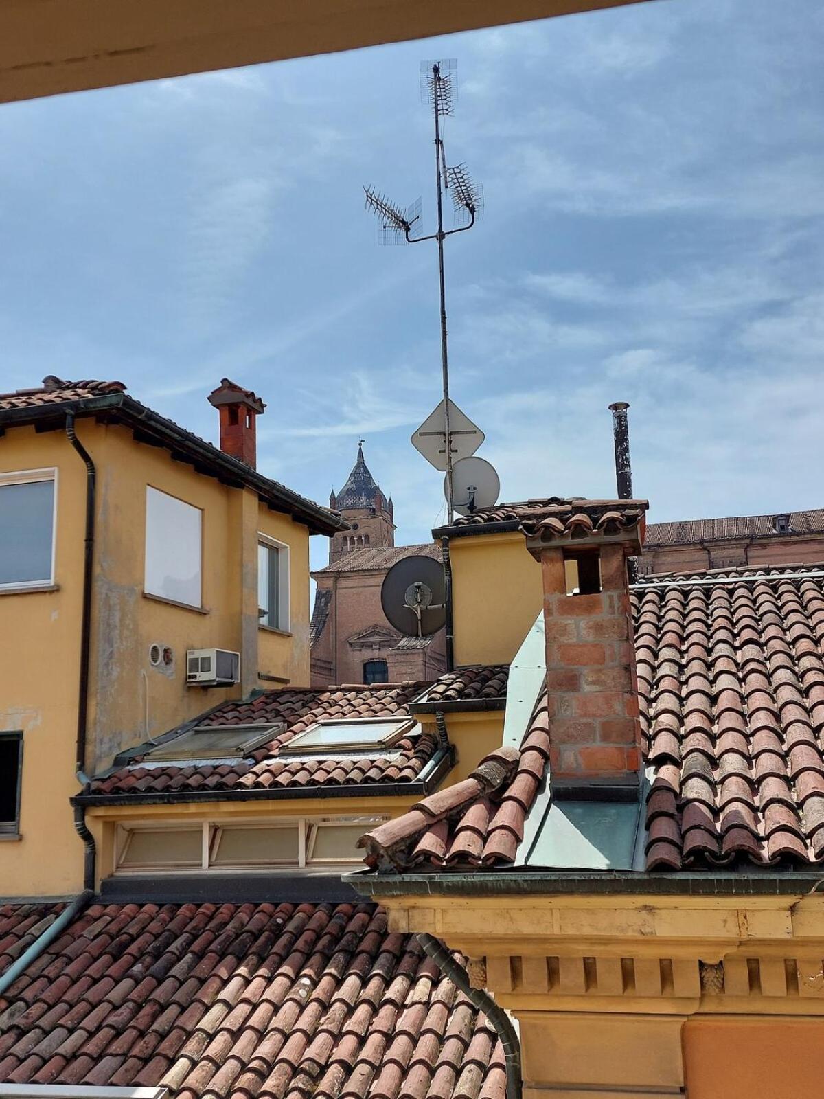 Monolocale Sui Tetti Di Bologna - Via Indipendenza Bolonha Exterior foto